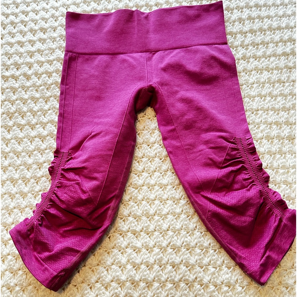 Lululemon The Flow Cinched
Crop Leggings Pink Size 6